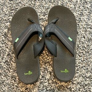 NWOT Sanuk flip flops